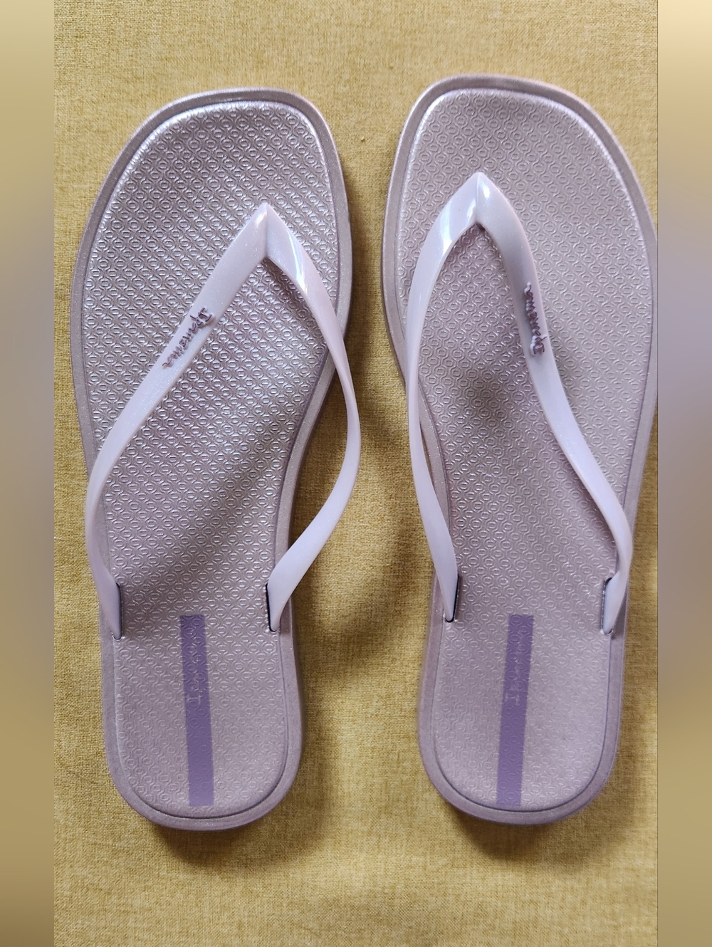 IPANEMA. Women’s Flip Flop Sandals - Light Pink Pearl-Like New